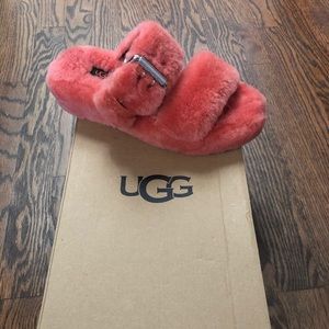 UGG Women’s Fuzz Yeah Slippers size 6